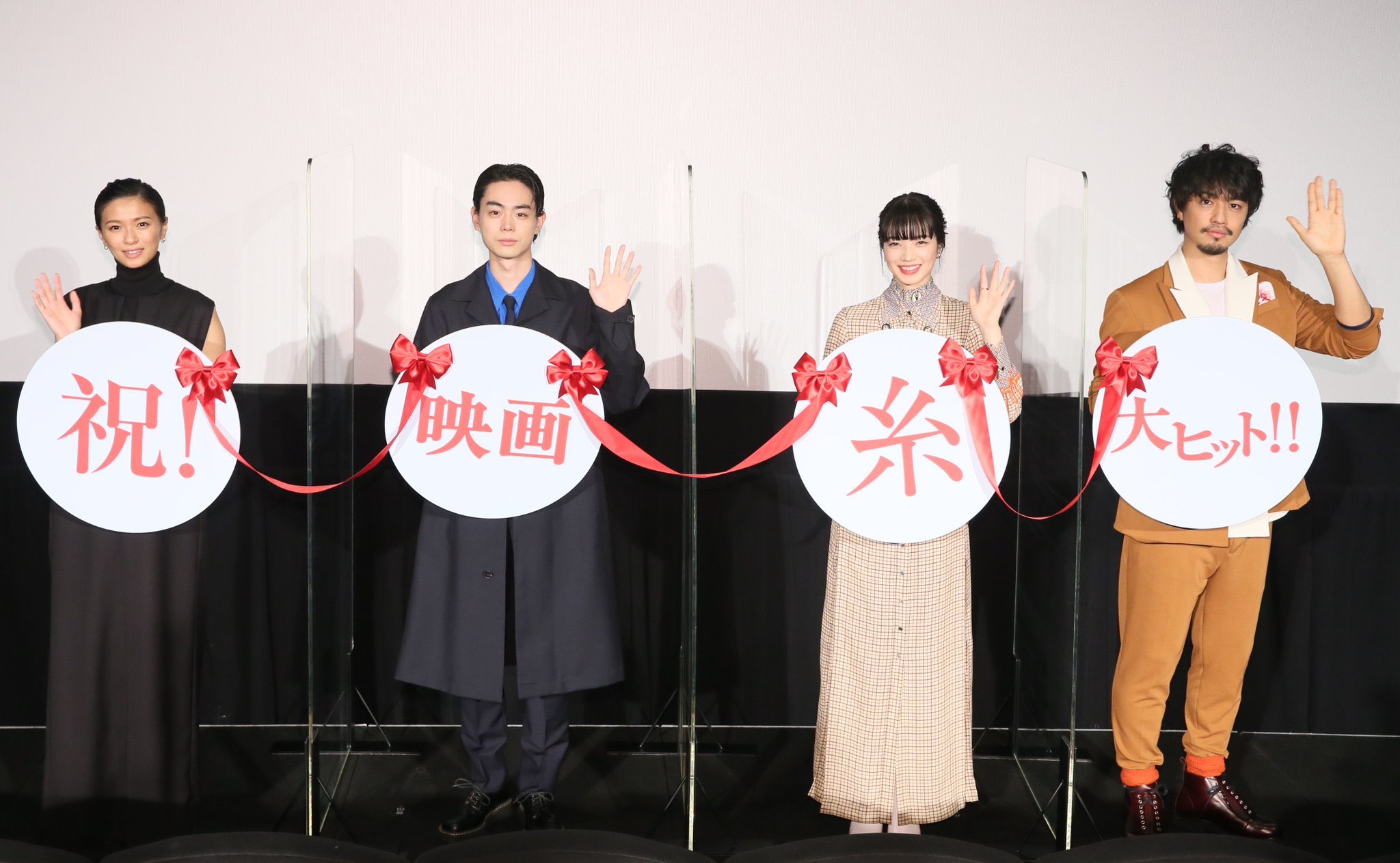 Tomizow 小松菜奈さん 榮倉奈々さん 何でこんなに顔小さいんだ T Co To3vg4tbt5 Twitter