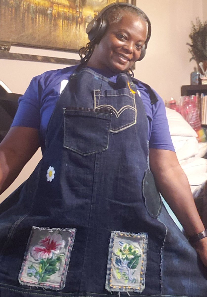 RepalmArt's tweet photo. My awesome painting apron made by my amazing daughter @MOJOMADElT https://t.co/NbZwHptejj
