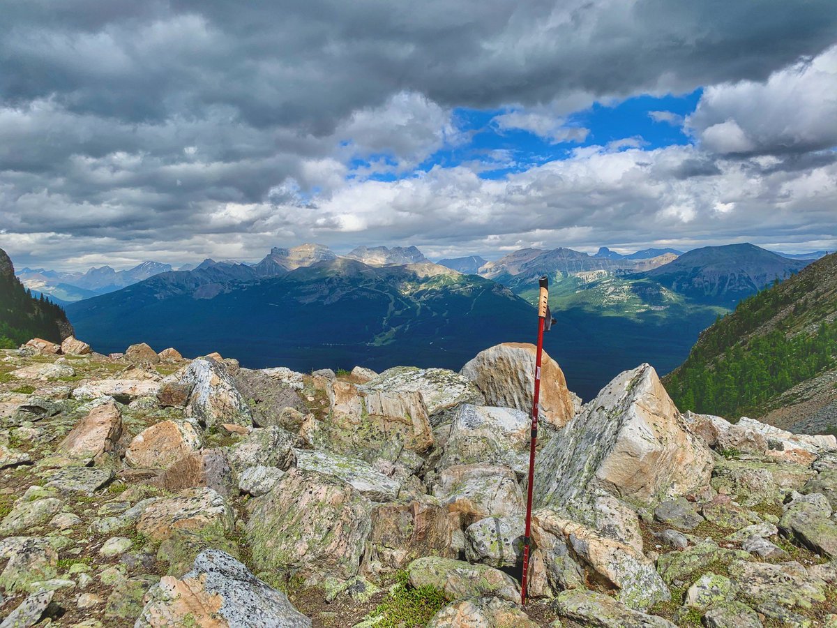 cnmbdashabi's tweet photo. #saddlemountain 山顶上的壮观景色。可以看到 #班芙国家公园 #Banffnationalpark 几处著名的#hikingtrail 或景点:#fairviewmountain #sentinelpass #paradisevalley #lakeannette #mttemple #sheolmountain https://t.co/75AXwGn0j5