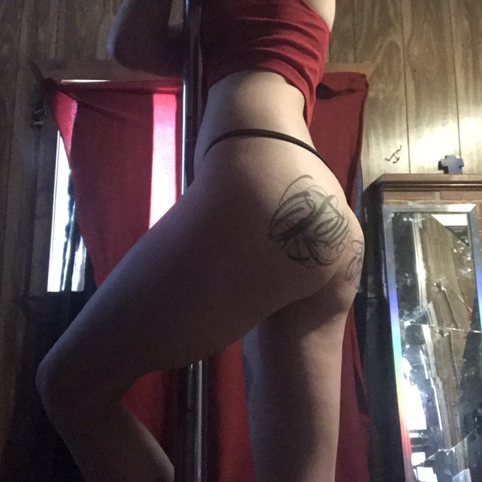 Going live on my OnlyFans soon https://t.co/IhWQNmFO3e https://t.co/eANYnz9vhP