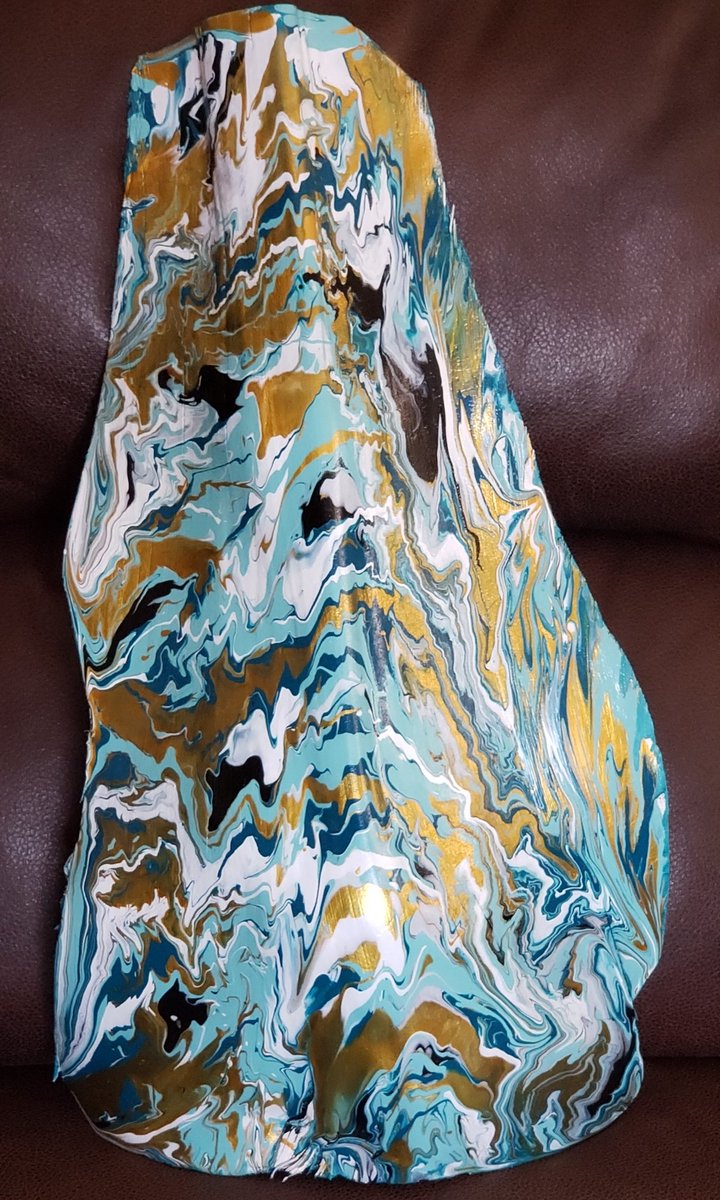 RepalmArt's tweet photo. Trying my hand at pouring art. #PouringArt #Canvas  #PalmHusk #RePalmArt #acrylicpainting #WithoutABrush https://t.co/mkq3yzA61P