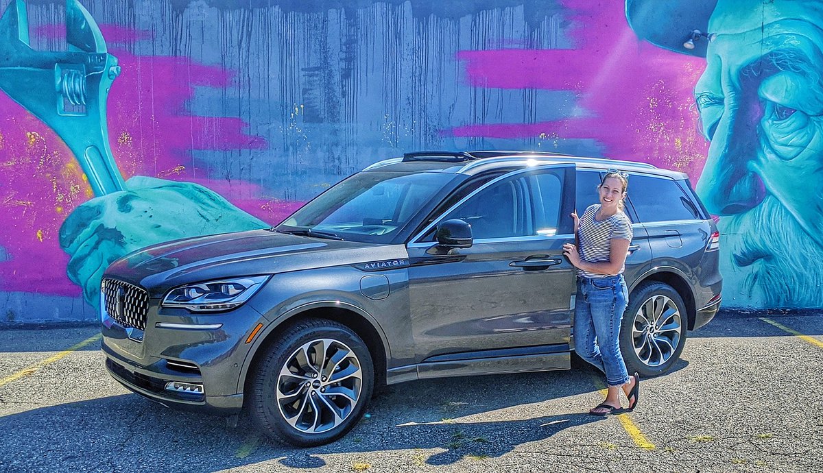 ModernMaryMoore's tweet photo. Erm...im just gonna keep this one, ok?😜✌️

MOOD 🤷 today i just needed to go for a drive and listen to some music. ever feel that way? AD
.
sanctuary 🙌 @lincoln @revelspeakers. 

#driveyourbestlife
#lincolnsanctuary 
#revelxlincoln 
#lincolnaviator
https://t.co/BT0EPWxtFz https://t.co/4mJ57Q22Ht