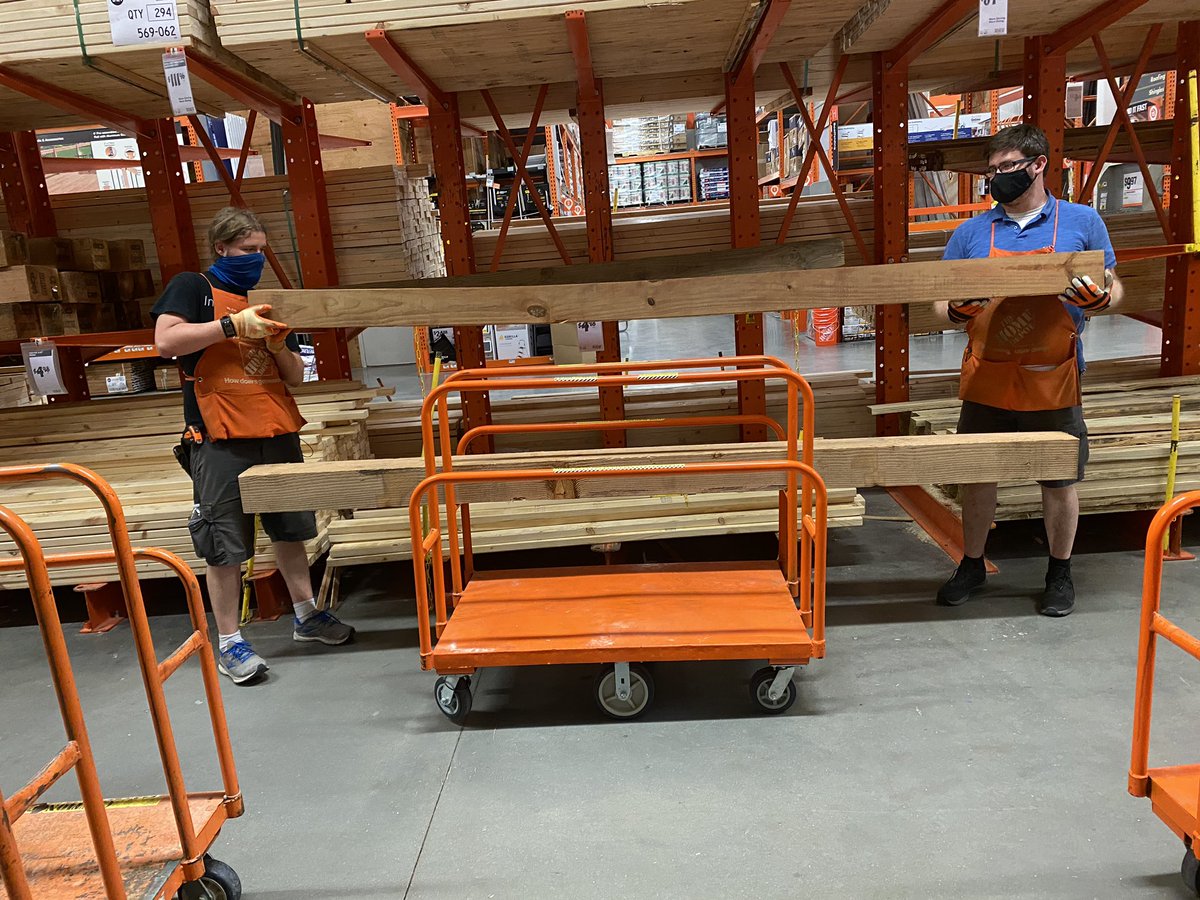 Daddyz55's tweet photo. Gloving it up and using the two person lift?! 👍🏻👏#3206 where safety sticks @MattWorkmanTHD @KellyConnors7 https://t.co/ynFMXAXMX8
