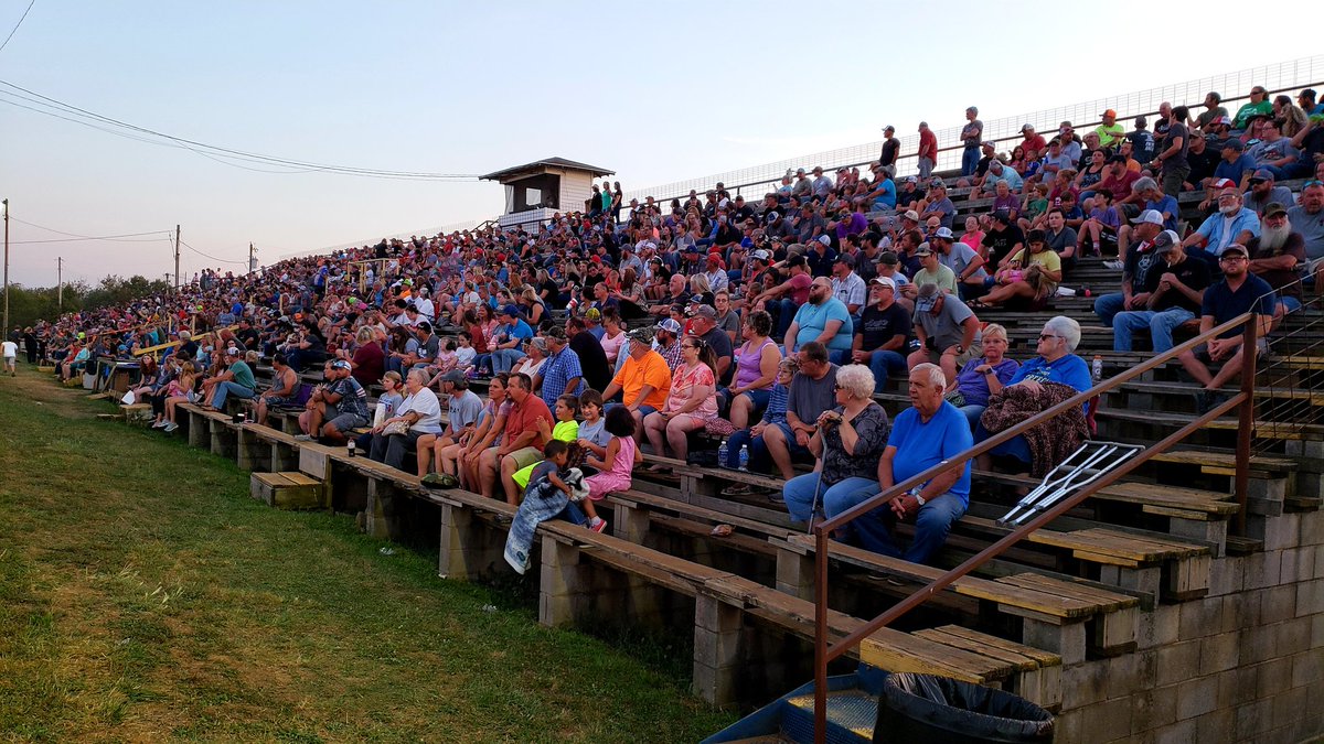 Great turnout tonight at <a href="/MonettSpeedway/">Monett Motor Speedway</a>. #TweetYourSeat