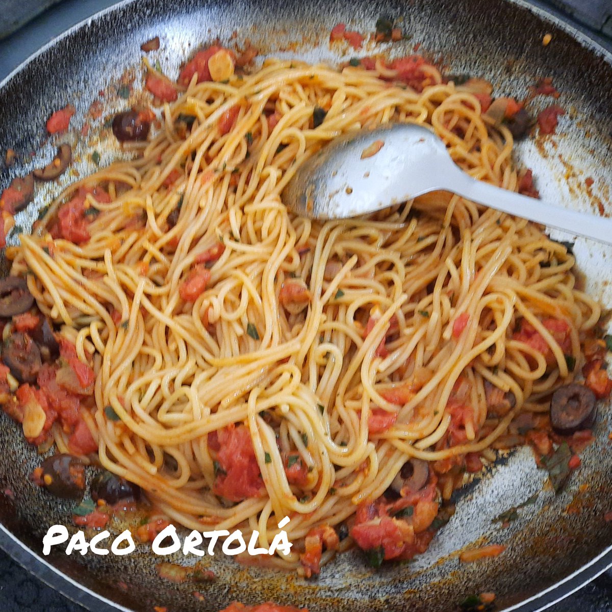 chefPacoOrtola's tweet photo. Spaghetti alla puttanesca #melhordatarde #maisvocê #MasterChef #TopChef #thetaste #maisumpedaco #lapaelladepaco #chef #cozinharapida #saojosedoscampos #Top10 #SobPressao #mestrecuca #linkvanguarda #muitomais #chefsemacao #youtuber #vanguardamix #lunchtime #aquinaband https://t.co/T6CkyvGZNd