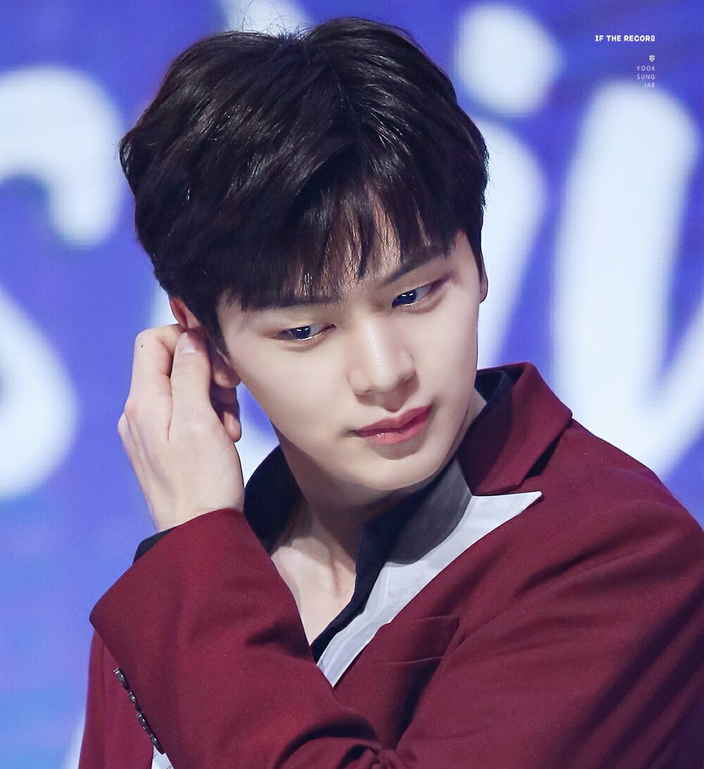 «30 Day Bias Challenge»D-5 - Bias in red #SUNGJAE  #성재  #BTOB  #비투비