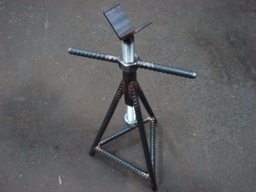 homemadetools's tweet photo. Looks too weak to use under any car https://t.co/mLD6H6Krvk #homemadetools https://t.co/Fzowrxo81k
