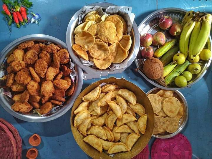 AyodhyaCulture's tweet photo. मिथिला के पावन पर्व “चौरचन” के हार्दिक शुभकामनाएं !!
Chaurchan is celebrated in Mithila !!#AyodhyaCulture
#chaurchan #maithilians #mithila #madhubani #chauth #gujiya #thekua #poori #kheer #dalpuri #indianfoodblogger #festival #festivalsofbihar #mithlanchal #traditional #culture https://t.co/MmxlZYiAeF