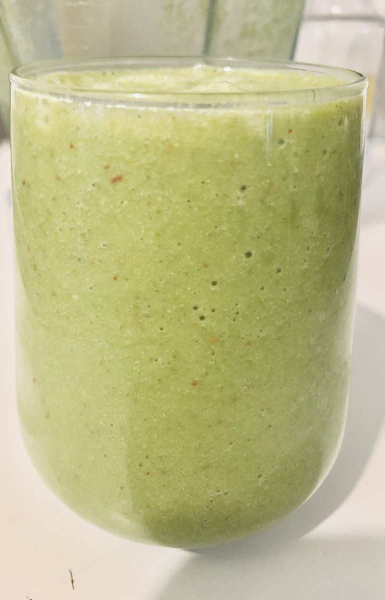 Clean_Pathway's tweet image. Yum yum yum! Spinach, broccoli, carrots, apples, orange, nectarines, pineapple, ginger, turmeric, flax seeds, walnuts, and coconut water #smoothie #health #healthchoices #healthylifestyle #healthy #IntermittentFasting #selfcare
