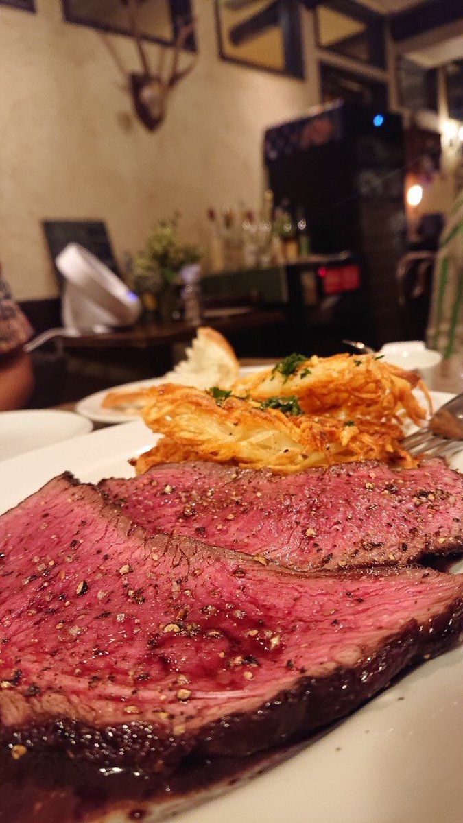 昨日食べすぎたもんで体重増加😱😱😱（肉は最高でした🥩）
今日のお昼はヨーグルトで抑えなきゃ💦😵
そして今日は朝からびっちり筋トレ👏✨
エクササイズバイク20分
尻トレ３種3セット
腹筋足上げ30回3セット
足上げて上半身上げ20回2セット
ダンベル9キロ　15回3セット