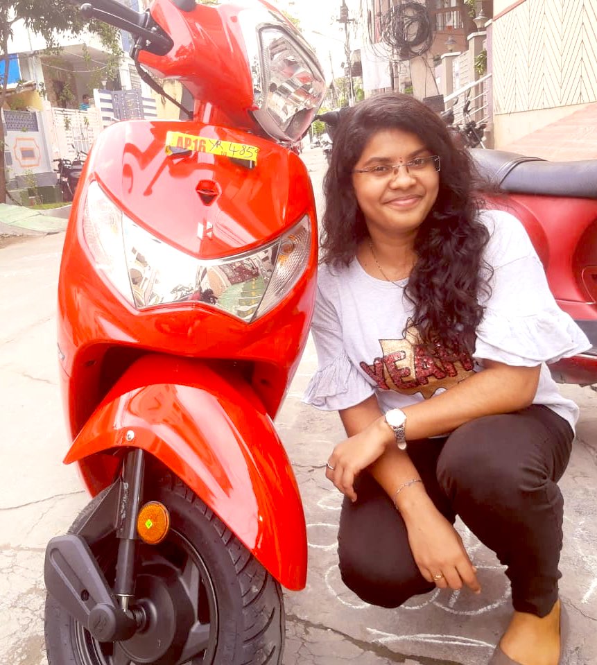 PoojithaSN's tweet photo. A very very spl Vinayaka Chavithi this year 🥰
Proud owner of this Red Cherry 🍒😘 #PleasurePlus
Life never give surprises we need to turn them on. 😎🛵 Like turning on my baby ❤️
#extendedfamily #hardworkpaysoff💪 #ScootyPleasurePlus #Kickstart2020 https://t.co/KIAy5IIBTr