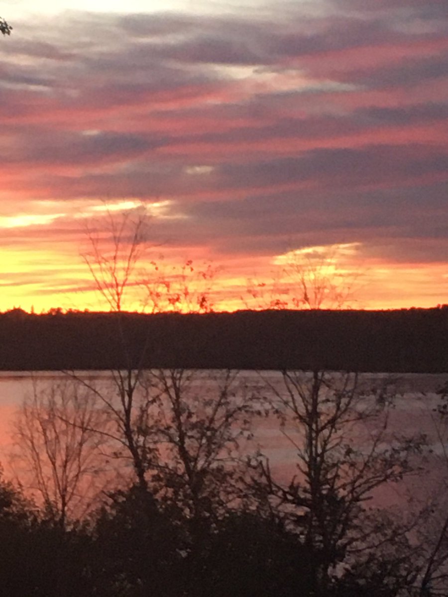 TheBestSportMom's tweet photo. Beautiful sunset this evening #NorthBuck https://t.co/8ORczeeD3H