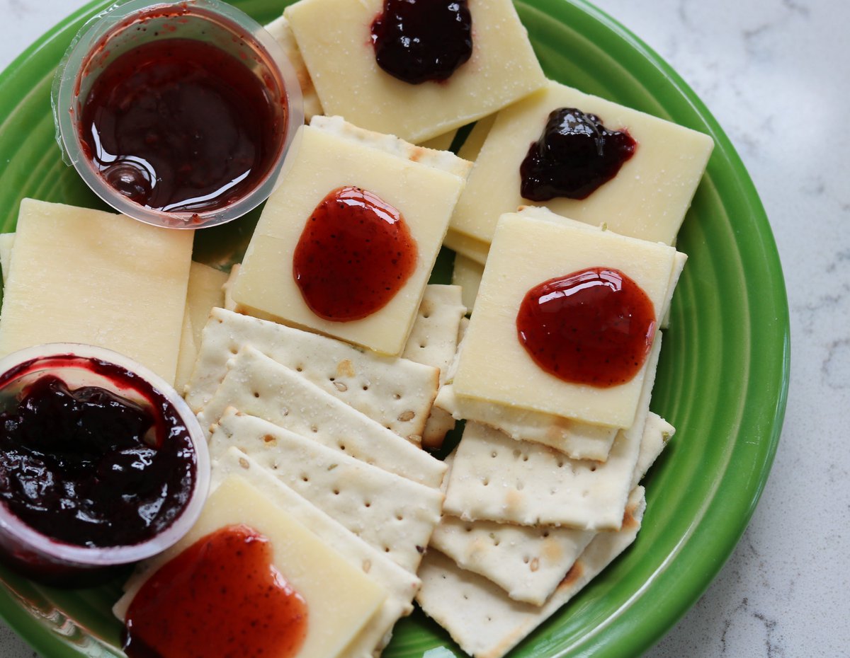 MomsWhoSave's tweet photo. Thanks @TillamookDairy for sending these AMAZING snacks!
I always keep Tillamook cheese in the fridge, but these cheeseboard snack packs are the perfect ready-to-eat snacks. I โค the flavor combos!
๐https://t.co/pviRUPPwGj
#MakeASnackPact #TillamookCheese #TillamookAmbassador https://t.co/x0VaWNQ7ht