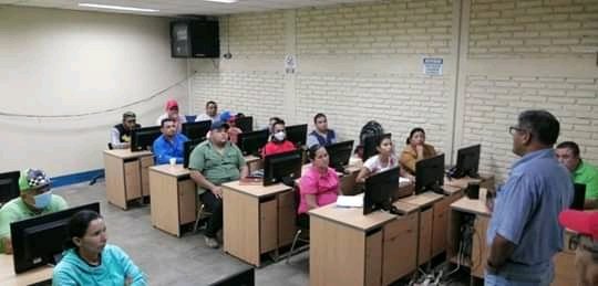 EdithR86341313's tweet photo. SPCC Departamento de León. Compartiendo experiencias en CETA Sauce, sobre técnicas de mejoramiento genético porcino, para brindar siempre el mejor servicio a las y los porcinocultores beneficiados. 

#OrgulloPatrio 
#PLOMO19 
#GranPuebloGrandesVictorias 
@IndiraGabriela_ https://t.co/2PZNFbHybi