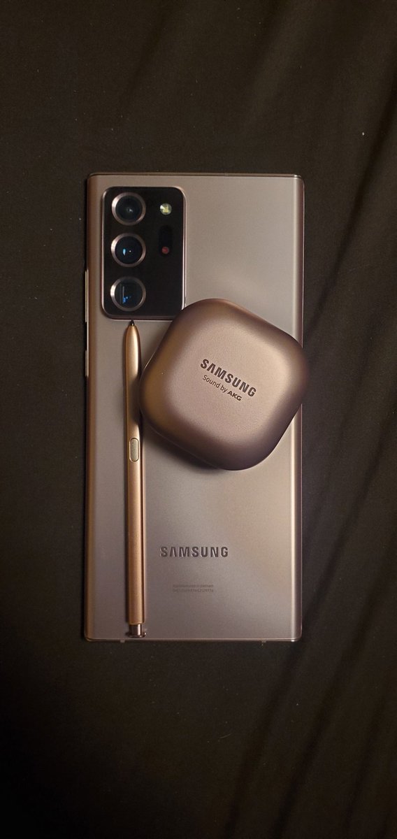 BadingaG59's tweet image. Love my Note 20 Ultra and Galaxy Buds Live
Mystic bronze is beautiful 
 @SamsungMobileUS  #Note20Ultra #Samsung #Note20Ultra5G
