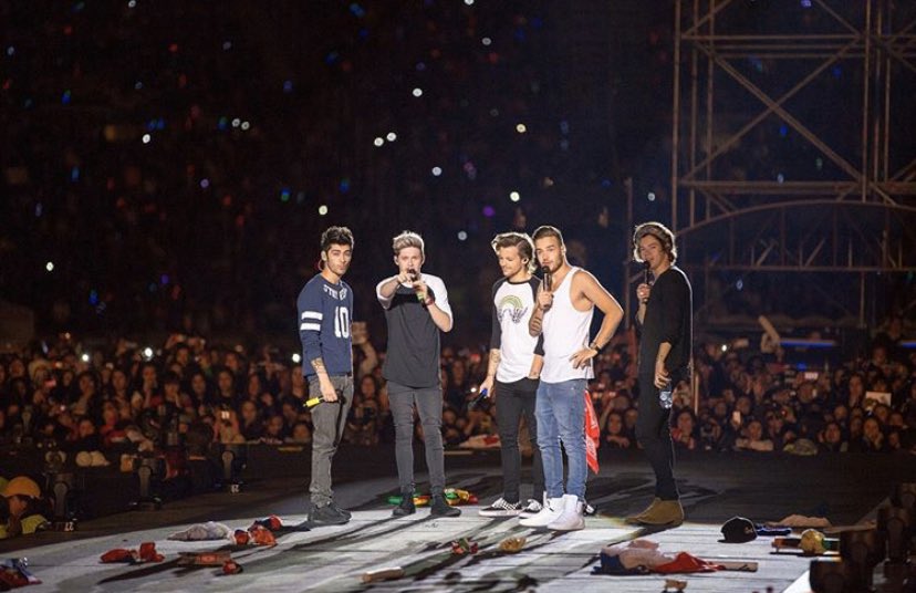 whatafallingx's tweet image. it’s been one month since #tenyearsofonedirection 🥺 I miss them