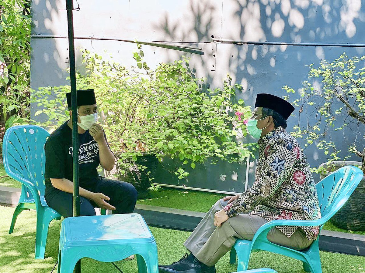 Alhadulillah. Baru bersilaturrahim ke rmh Ustadz Yusuf Mansur di Tangerang. Kmrn sy ikut cemas ketika diberitakan Ustadz Yusuf Mansur masuk ke rmh sakit. Ternyata sakit ringan dan sorenya langsung pulang. Td kami sdh ngobrol dgn sangat santai, penuh cerita riang dari Ustadz. 🙏🙏