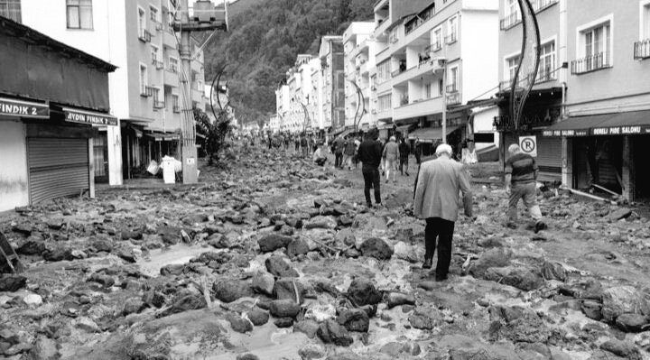 Giresun'da meydana gelen sel felaketinde şehit olan askerimize ve vefat eden vatandaşlarımıza Allah'tan rahmet, yakınlarına sabır ve başsağlığı diler; can kayıplarının artmamasını temenni ederiz. Milletimizin başı sağolsun.
#Giresun #Dereli