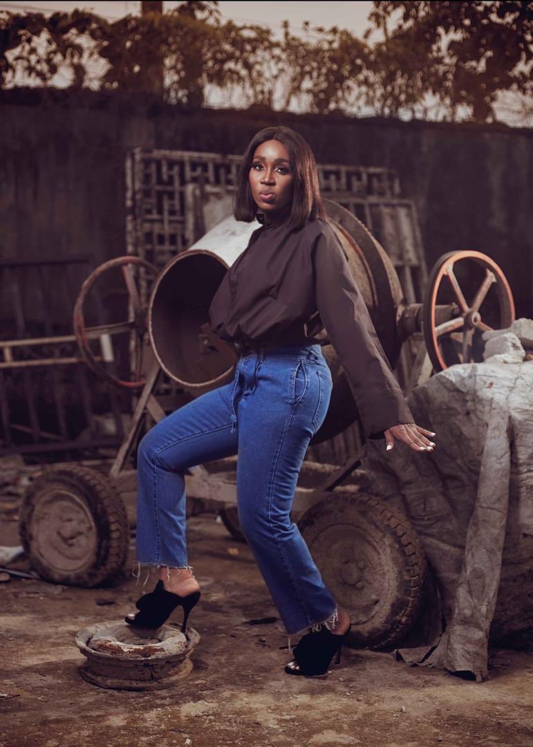 urban_ese's tweet photo. Life isn’t Perfect, but your Outfit can be #SundayMotivation

All Piece worn by me and a few available others are for sale.
The proceeds from the sale will be going to a charity organization 
Kindly send a Dm for inquiries ❤️
#21daysofUrbanEseStyle https://t.co/pREFI2i54P