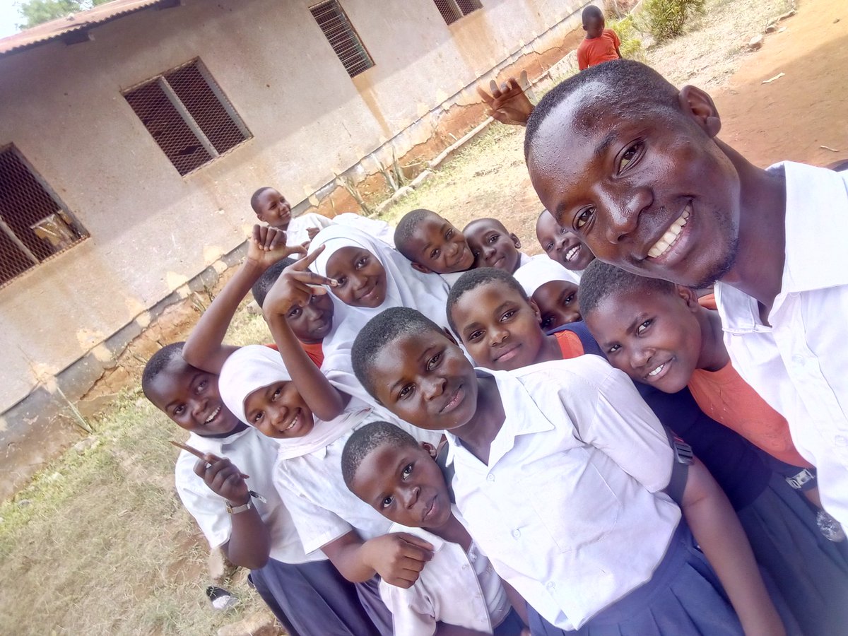 onlinedoctortz's tweet photo. Tunapanda mbegu ya ushindi kwa taifa la sasa na kesho. #ElimuNaAfyaSilahaMuhimuKwaNdotoZetu #Videa https://t.co/fZiJb5CqDT