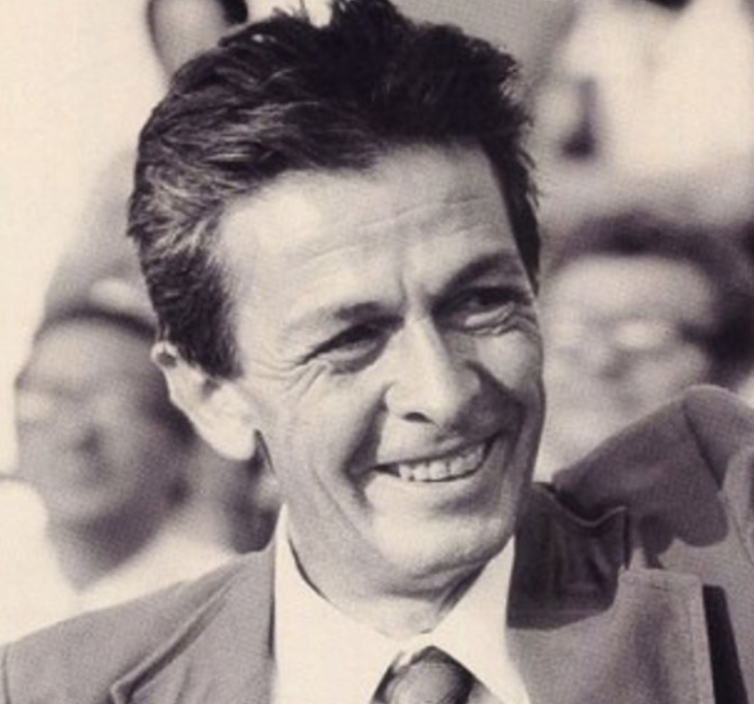 VozzaSindaco's tweet photo. Il Prof. Giuseppe Vozza dopo Giorgio La Pira, nel suo articolo domenicale, prende oggi spunto dalla figura e dal pensiero di Enrico Berlinguer per approfondire, ancora una volta, la tematica della questione morale. #VozzaSindaco 
Buona lettura . https://t.co/5UKViA8V9u https://t.co/o2sKBeetv4