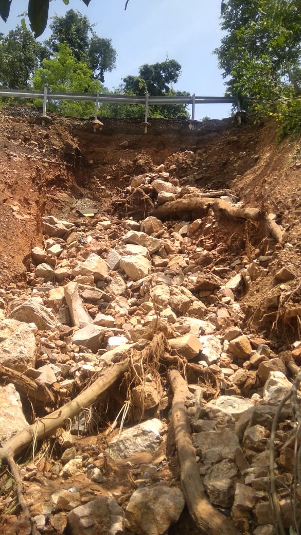 cgsectorcrpf's tweet photo. CRPF troopers have once again placed "Service" before "Self"..
Lady from naxal affected Dantewada District suffered labour pains..
Roads blocked by landslides..
Safe delivery ensured by MO with the help of local women..
@crpfindia 
@PMOIndia 
@HMOIndia https://t.co/TZY9LlSCpD
