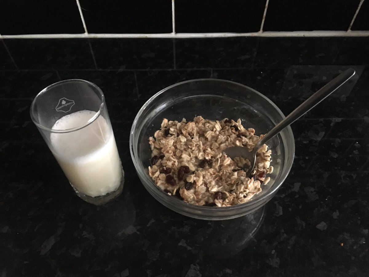 hluggah's tweet photo. Morning breakfast π³ a bowl of muesli low sugar added hot water with a teaspoon of π― with mixed tropical nuts and a vanilla protein shake,as part of your healthy eating π½. fitness #healthyfood #healthy #eatclean #cleanfood #eatforabs #diet #heresmyfood #nutrition https://t.co/Bo1TgAh48Q