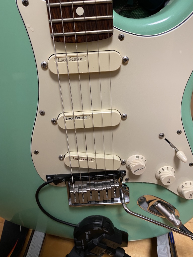 rockbrain's tweet image. Lace Sensor セットを6年間使ってきたけど、推奨のネックとミドルを交換したら理想的なサウンドになった。なんで気が付かなかったのか。 #lacesensor  #stratocaster lacemusic.com/collections/7/…