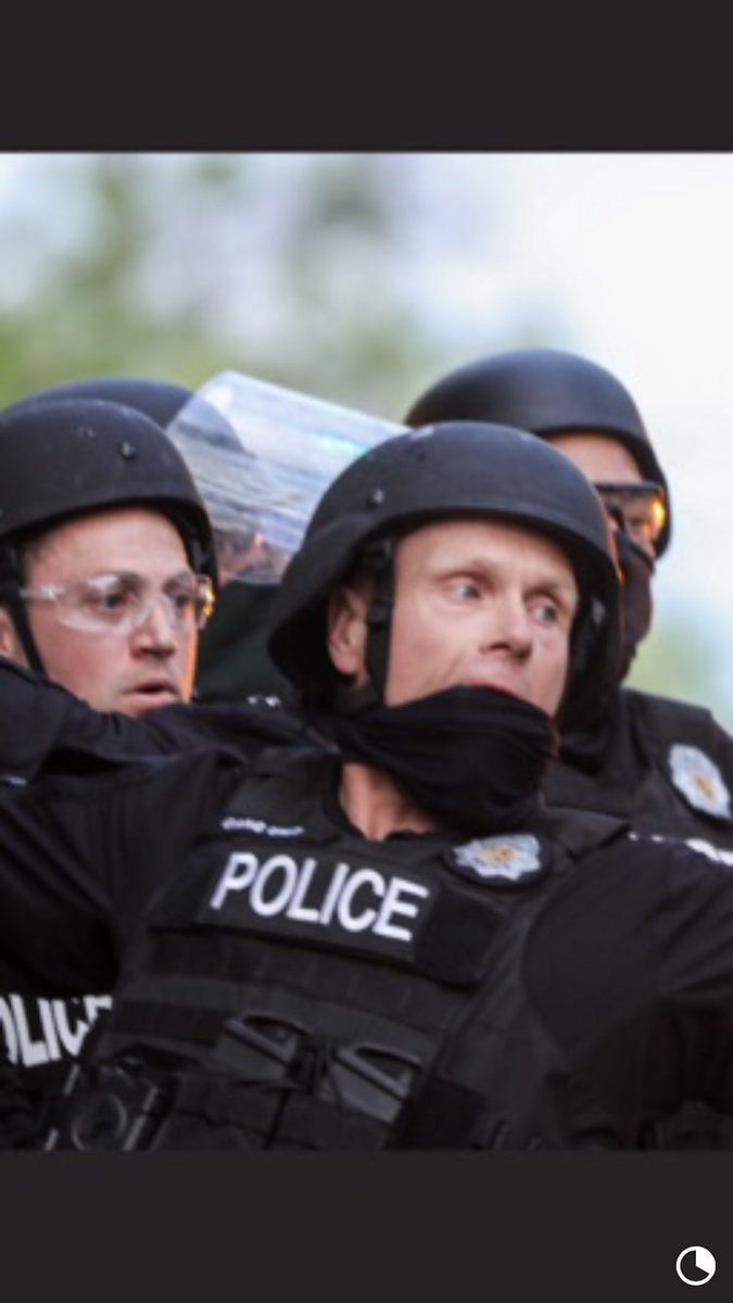 AlmndMilkLuvr's tweet image. Y’all I recognize some of these officers. They’re frequent brutalizers. Regularly seen smiling in peoples faces as they brutalize them. They seem pretty masked up tonight but here’s some more easily identifiable photos. Y’all bout to lose your jobs. 
#dpdactivity #DenverProtests