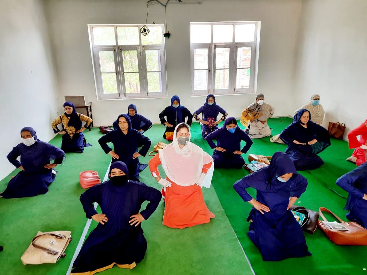 Doctors &amp; health workers from various districts of Jammu &amp; Kashmir, who are fighting against the COVID pandemic, underwent the @artofliving’s Meditation &amp; Breath workshop.