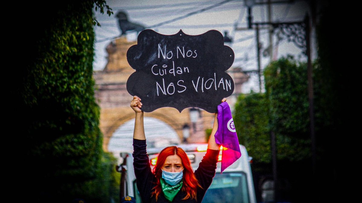 Feministas pedían justicia por un acoso sexual de policías y reciben represión: 22 mujeres y un hombre, bajo arresto. Municipio pretexta faltas al reglamento de policía y vialidad para justificar violencia policial; agreden a 4 periodistas poplab.mx/article/Femini…