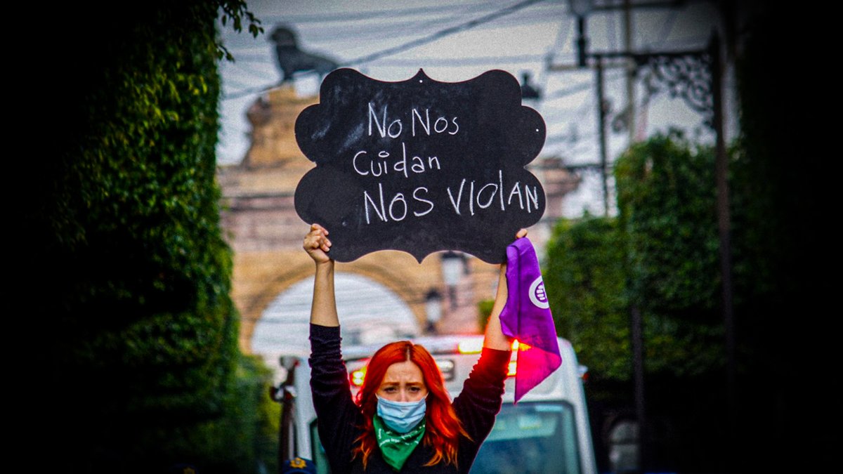 #EnPortada

Feministas pedían justicia por un acoso sexual de policías y reciben represión: 22 mujeres y un hombre, bajo arresto
Municipio pretexta faltas al reglamento de policía y vialidad para justificar violencia policial; agreden a 4 periodistas

ow.ly/zTKZ30r5Mm2