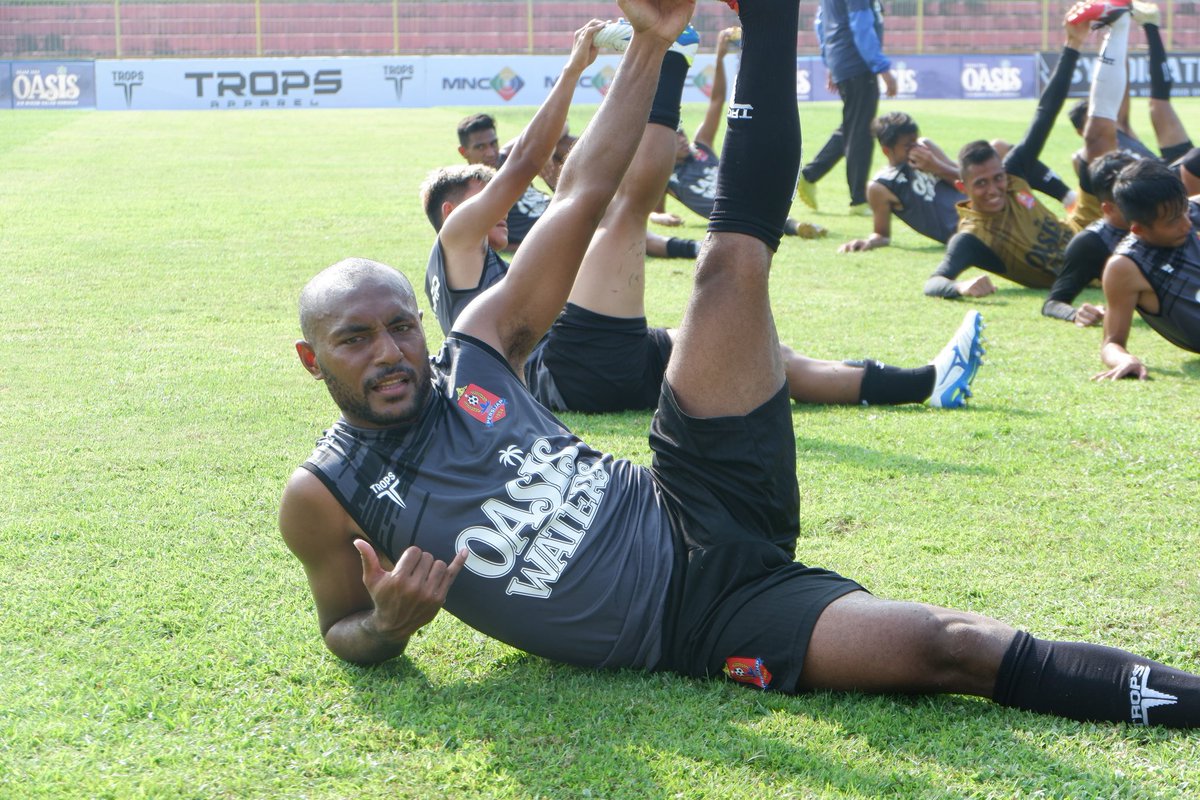 Yang hari Minggu cuma rebahan, kene absen sik ☝️

#persijap #minumoasis