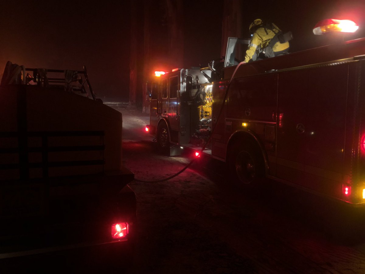  @LACOFD has arrived. They’re holding the fire break we built and we’re filling their engines.  #CZUAugustLightningComplexFire  #battlemountain