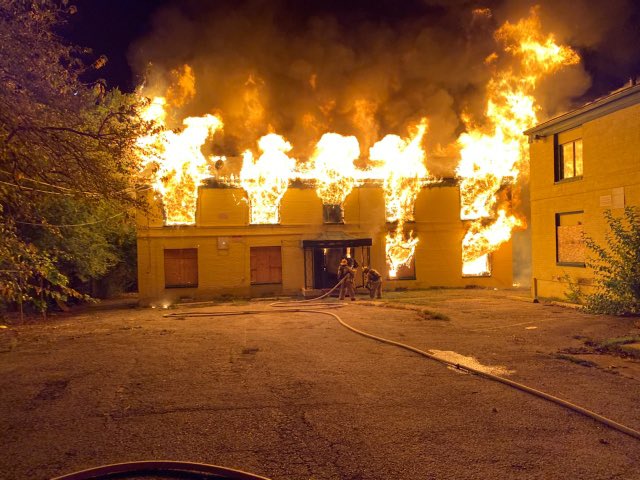 Box4Firebuffs's tweet photo. 896 and 897 are back in the house after working a 2 alarm apartment fire at Lancaster &amp; 5th. Intital fire photo taken by a member of Truck 33. https://t.co/DEINsVktob