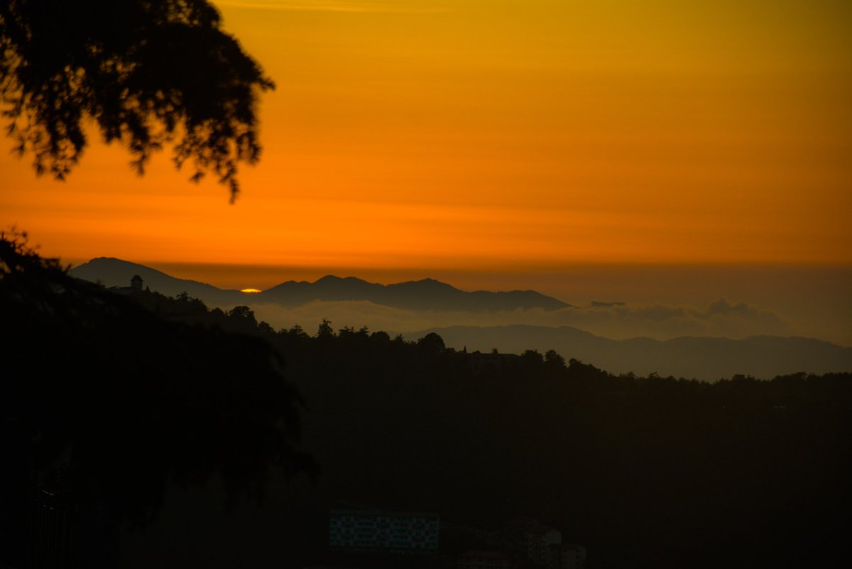 Sunrise. Sunset.

#shimla #HimachalPradesh <a href="/naaa_shimla/">Naaa Shimla</a>