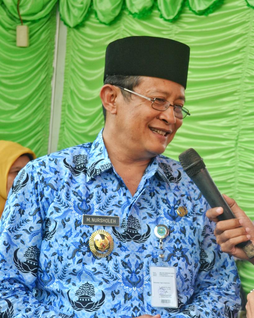 Inna lillahi wa inna ilaihi raji'un.
Telah meninggal dunia Bpk. HM. Nursoleh, mantan Walikota Tegal dalam usia 63 tahun.
Beliau meninggal sekitar pukul 11:15 siang tadi, semoga amal ibadah almarhum diterima Allah SWT.
Terima kasih telah memimpin Kota Tegal walau sesaat. AlFatihah