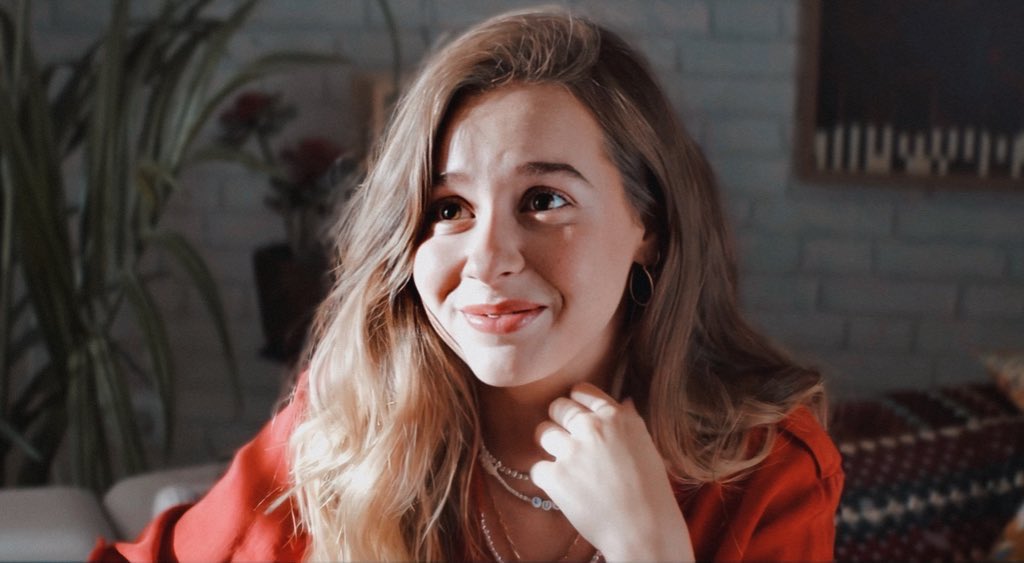 anajujiti's tweet photo. ¿Podemos hablar muy seriamente de lo guapa que está Luisi esta temporada de Luimelia? Porque es una cosa exagerada. Y lo bien que le sientan los trajes y el rojo. ♥️ #Luimelia2x02 https://t.co/GBlo1Fxsle