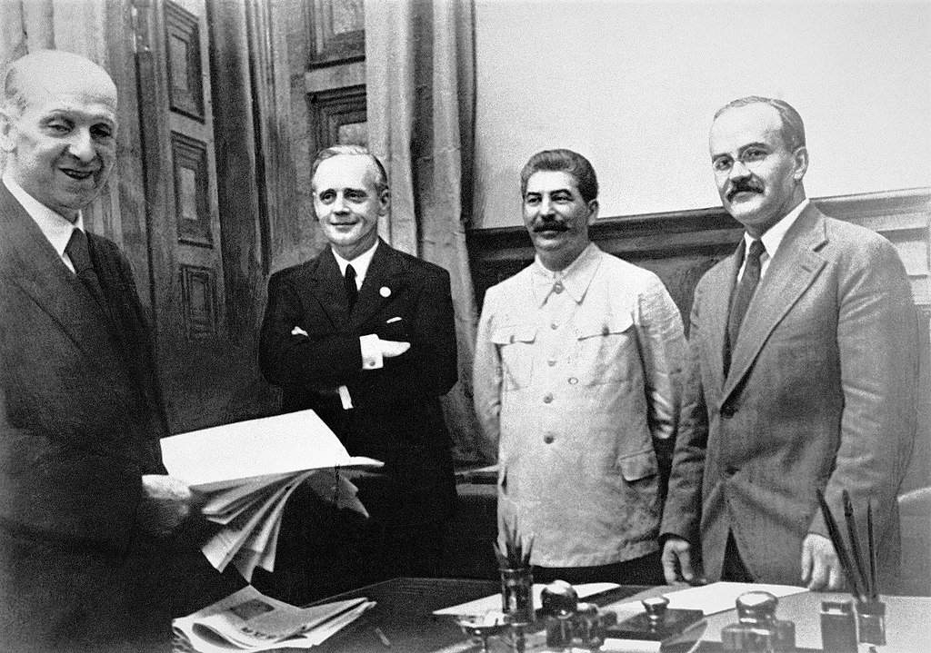 ipngovpl_eng's tweet photo. The territories of Poland, east of the #CurzonLine, were annexed by the #USSR in #September1939. Germany conquered Poland and incorporated its western territories into #IIIReich and on the remaining lands they established #GeneralGovernment. That was the IV partition of Poland. https://t.co/iRMyWj54ry