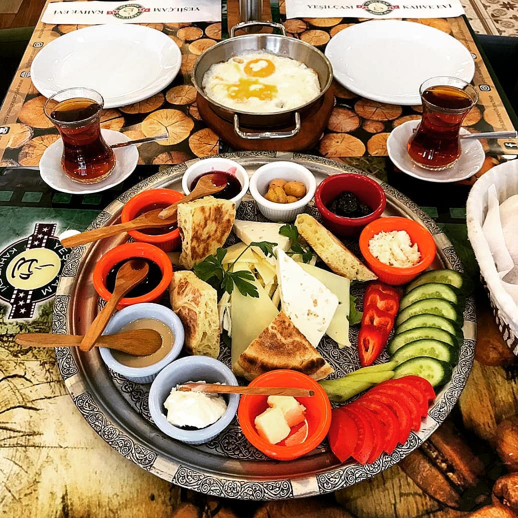 ringsavm's tweet photo. Kahvaltıya başlamadan önce masanın fotoğrafını çekenleri görelim? ☝️ 
İşte bu kahvaltı tam sizlik 😉 #yeşilçamkahveevi @yesilcamsancaktepe #kahvaltı #ringsavm https://t.co/pOdUhSMJzi