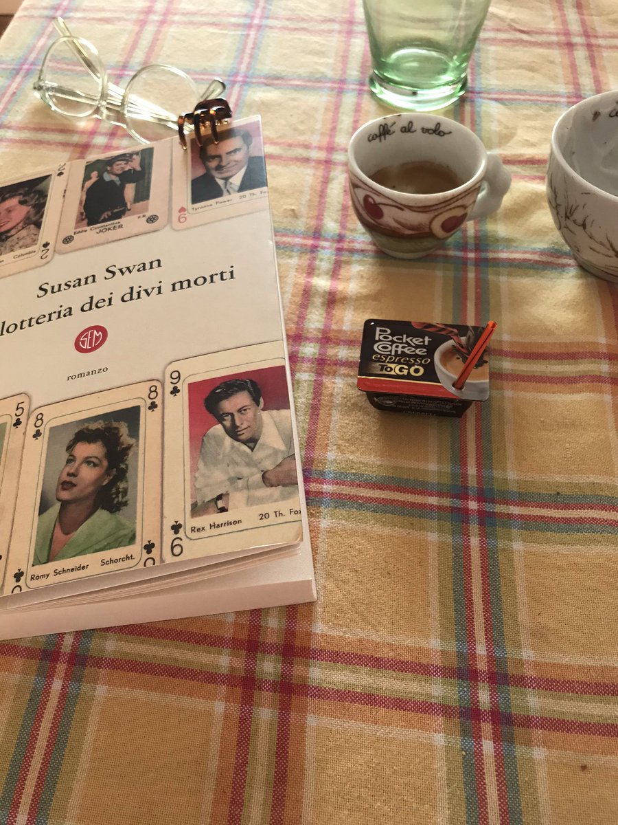 elisabettafaval's tweet photo. Quando รจ successo che il pocket coffee si รจ trasformato in una cosa cosรฌ???? Cmq il libro di #susanswan eโ bello!!!! La lotteria dei divi morti @SEMLibri da domani torno a scrivere delle mie letture (baci @giuliataddeo ) #23Agosto https://t.co/oKXX1WRxKU