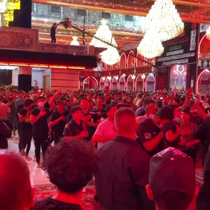 batool_manam's tweet photo. millions of voice, 
one name,
HUSSAIN IBNE ALIع 🙌😍
#yahussain #karbala https://t.co/xGFcYTqPSi