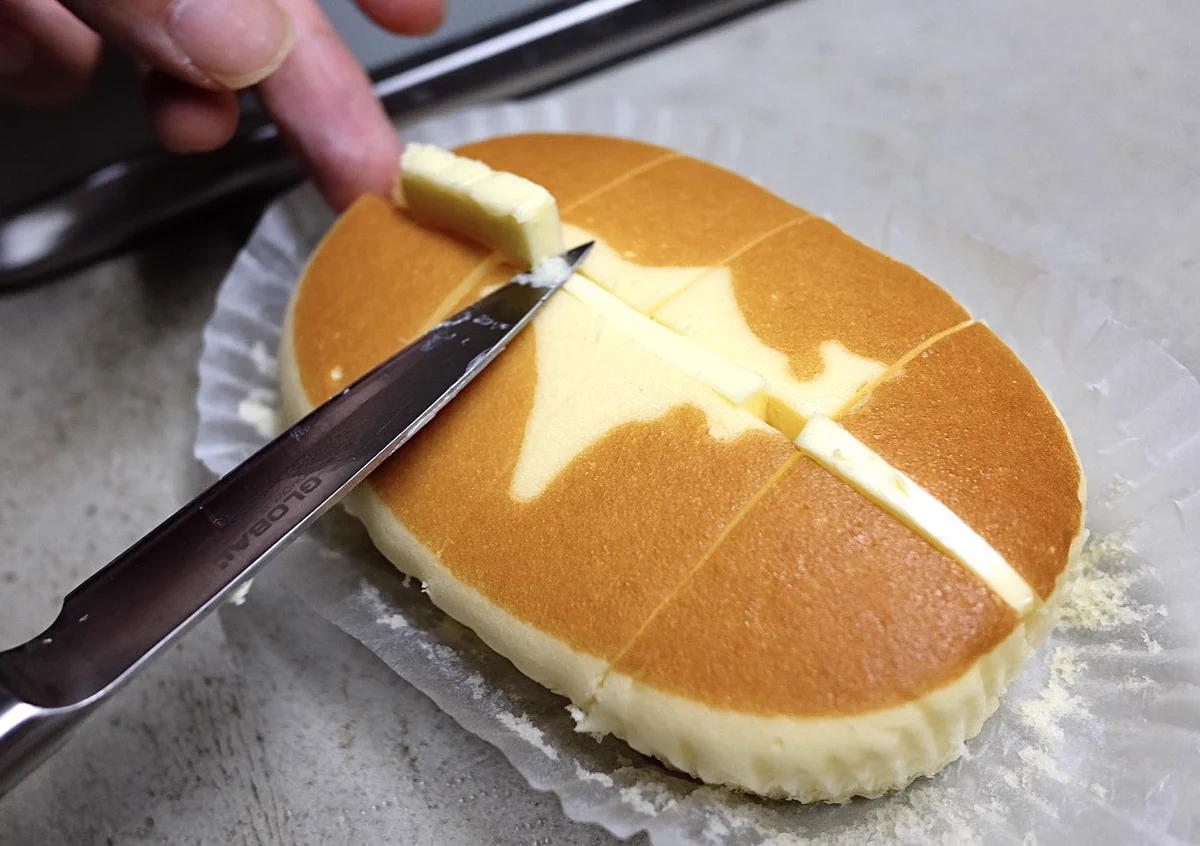 ホットサンドメーカーを持ってる方は是非！「北海道チーズ蒸しケーキ」をより美味しく食べる方法？！