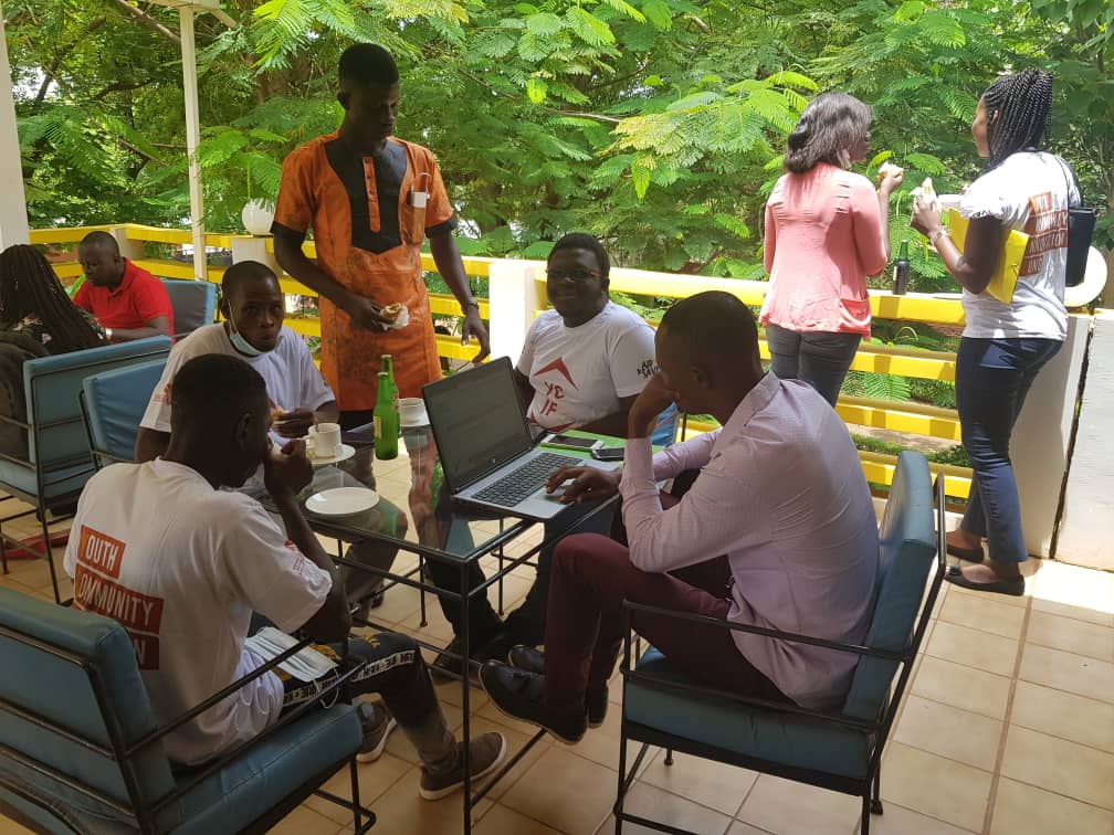 AfricanYouthIn1's tweet photo. La formation des candidats présélectionnés pour le YCIF s'est poursuivi ce vendredi. Les formations du jour ont été assurées par Alphonse TRAORE, comptable à Burkina Business Incubator ( BBI), 
Siaka Ismaël TRAORE, CEO de Geomancy 3.0 et Eldaa KOAMA, spécialiste en développement https://t.co/ZOPMrWLQok