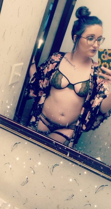 Can I just be paid to be pretty 💗 https://t.co/vZcgDQSkEE<a href="/tag/newprofilepic"class="tags"><span>#newprofilepic</span></a>