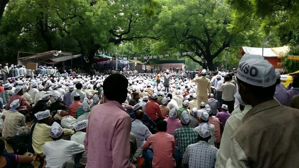 DevrajP28352428's tweet photo. गरीबों की दर्द ना सुनने वाली सरकार गरीबों की हाय लग जाएगी इसलिए सरकार से निवेदन है कि गरीबों का पैसा जल्द से जल्द लौट आने की कृपा करे https://t.co/Rwupm9SigC