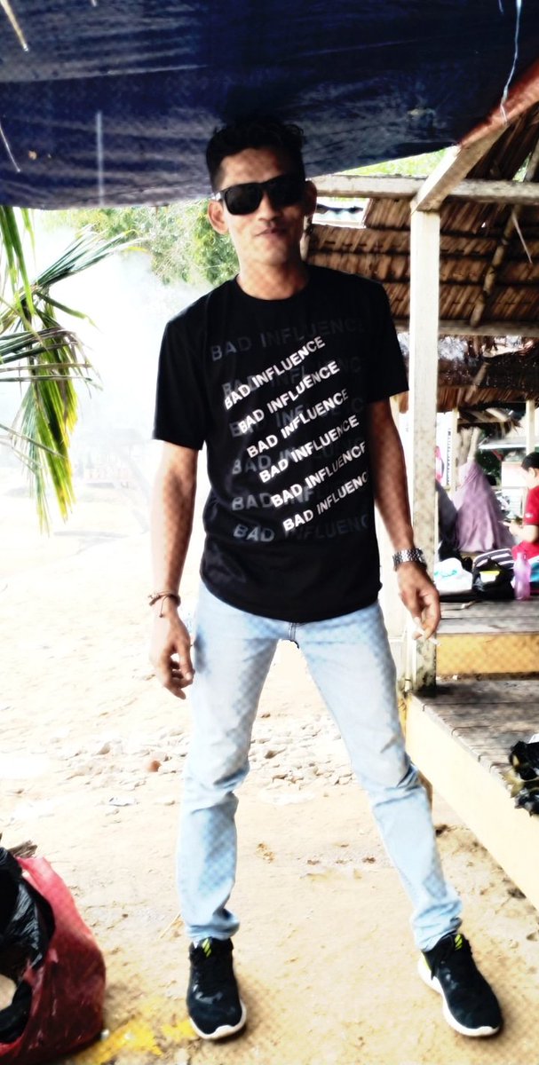 ES_Finanda's tweet image. "Terkadang..,
Kita punya keinginan, keadaan punya kenyataan."