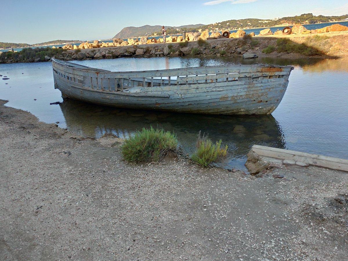 Atarun's tweet image. This kinda perfectly pictures how I feel about where my life is rn. 😅