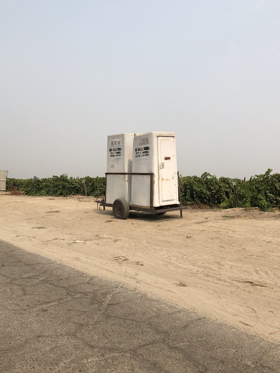 All farm workers have a right to well-maintained toilet & hand-washing facilities! Yet, on my farm trip today, I noticed this was not always the case! Most employers do not provide portable toilets and if they do, there‘s limited supply of water & soap.  #Toiletsforfarmworkers3/n