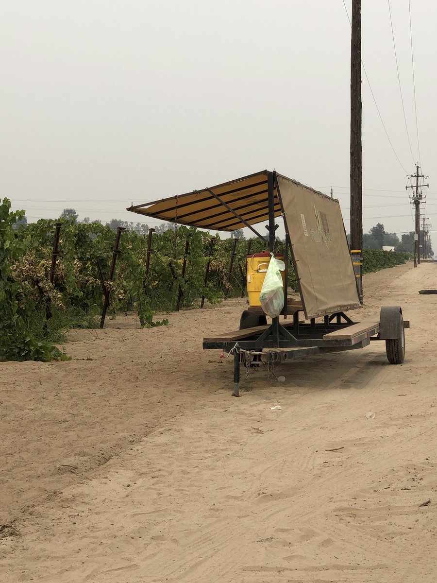 These are the “break areas” for farm workers! There’s limited seating and the workers must walk to these “break areas” from different parts of the farm- that trip to and from this “break area” is included in the break time!  #Increasebreaktimeforfarmworkers 4/n